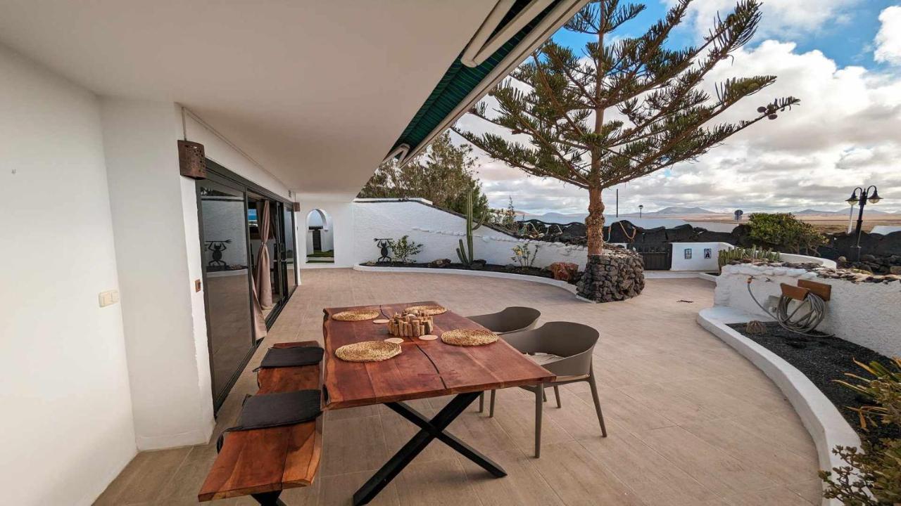 Bungalow Allende Famara Con Piscina Privada Y Ac Exteriér fotografie